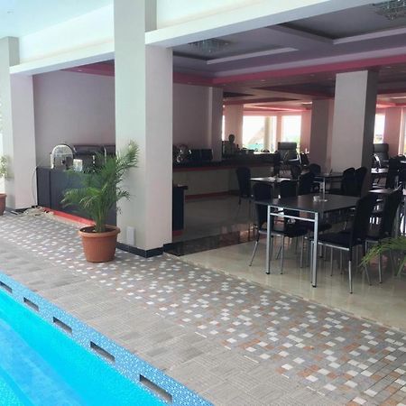 Grand Vilia Hotel Langgur Exterior foto