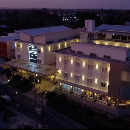 Grand Vilia Hotel Langgur Exterior foto
