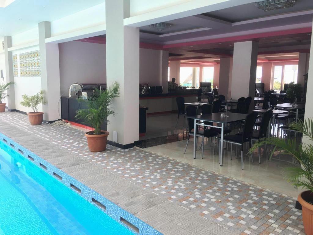 Grand Vilia Hotel Langgur Exterior foto